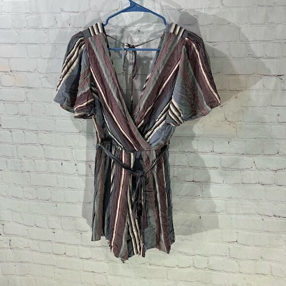 Francesca’s Trixxi NWT Women’s Size XXSmall Stripe Romper MSRP $48 - Picture 1 of 8